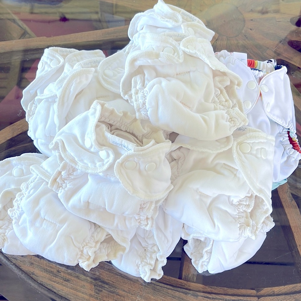 esembly diapers 14 inners, 5 outers  size 1.